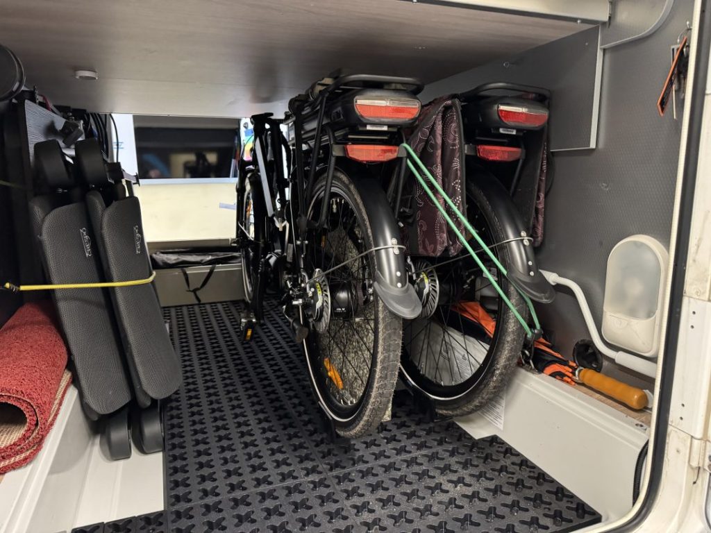 Tmat vloer overzicht in campergarage